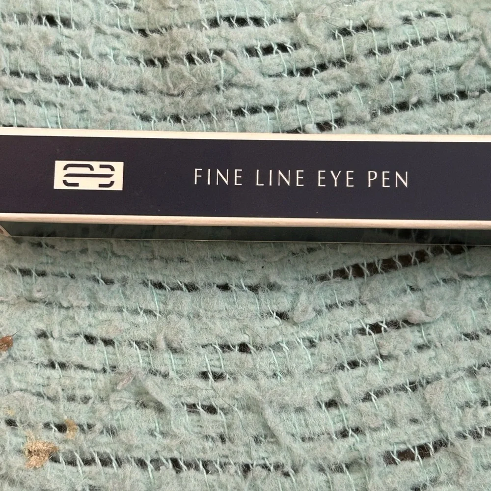 Avon Fine Line Eye Pen. Smoke
